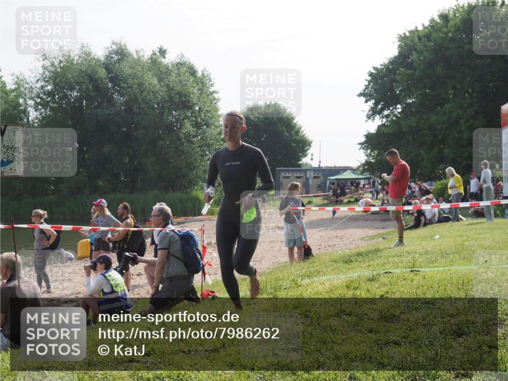 15.06.2025 - 27. Vierlanden-Triathlon KatJ http://msf.ph/oto/7986262 15.06.2025 09:00:55 Schwimmen 217 meine-sportfotos.de