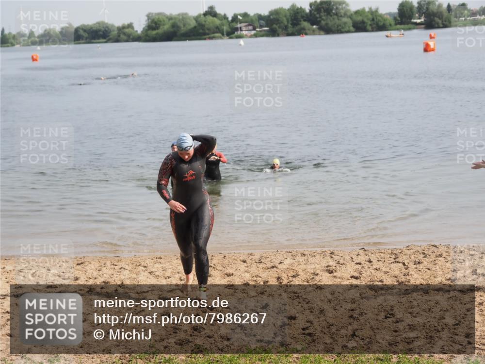 21.06.2025 - 27. Vierlanden-Triathlon MichiJ http://msf.ph/oto/7986267 15.06.2026 09:11:52 Schwimmen 229, 245 meine-sportfotos.de