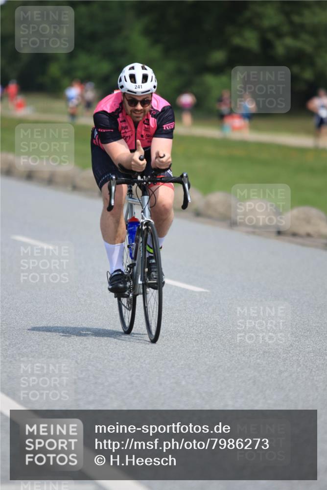 15.06.2025 - 27. Vierlanden-Triathlon H.Heesch http://msf.ph/oto/7986273 15.06.2025 11:33:55 Radfahren 221, 241 meine-sportfotos.de