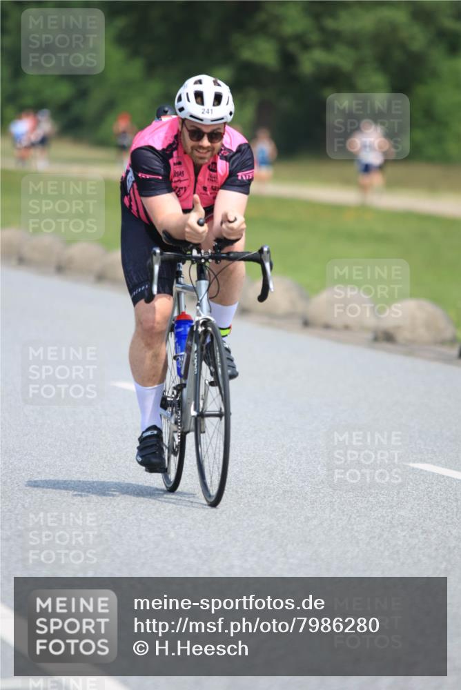 15.06.2025 - 27. Vierlanden-Triathlon H.Heesch http://msf.ph/oto/7986280 15.06.2025 11:33:55 Radfahren 221, 241 meine-sportfotos.de