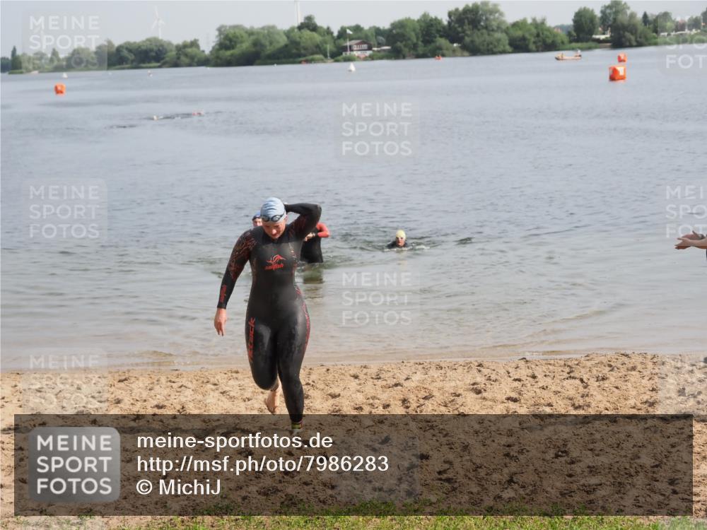 21.06.2025 - 27. Vierlanden-Triathlon MichiJ http://msf.ph/oto/7986283 15.06.2026 09:11:52 Schwimmen 229, 245 meine-sportfotos.de