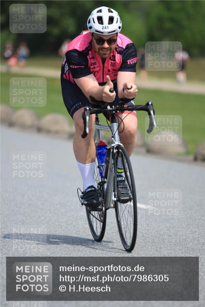 15.06.2025 - 27. Vierlanden-Triathlon H.Heesch http://msf.ph/oto/7986305 15.06.2025 11:33:55 Radfahren 221, 241 meine-sportfotos.de