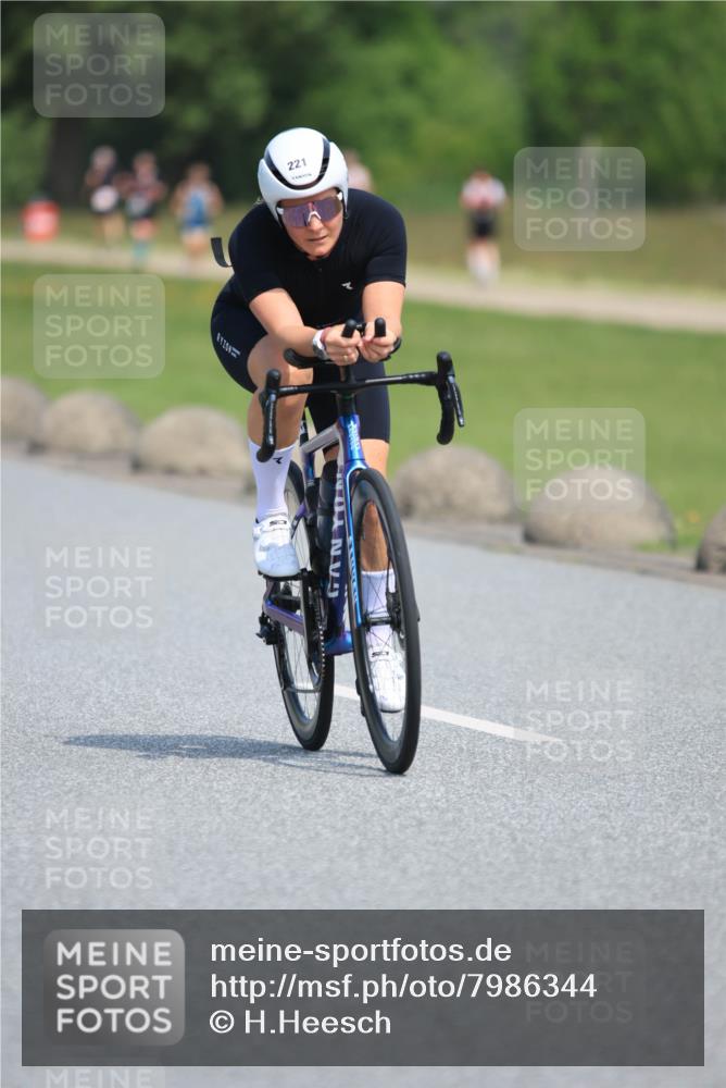 15.06.2025 - 27. Vierlanden-Triathlon H.Heesch http://msf.ph/oto/7986344 15.06.2025 11:34:00 Radfahren 221, 654 meine-sportfotos.de