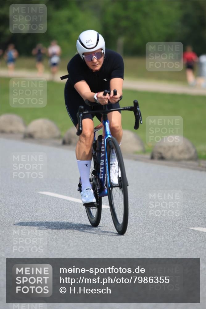 15.06.2025 - 27. Vierlanden-Triathlon H.Heesch http://msf.ph/oto/7986355 15.06.2025 11:34:00 Radfahren 221, 654 meine-sportfotos.de