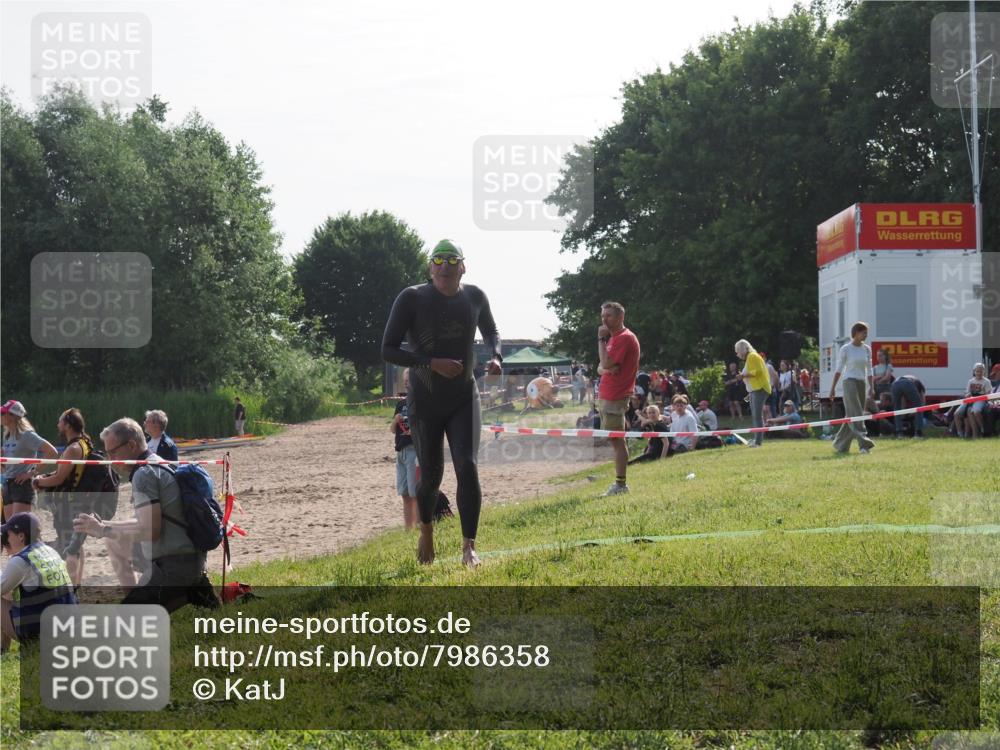 15.06.2025 - 27. Vierlanden-Triathlon KatJ http://msf.ph/oto/7986358 15.06.2025 09:01:02 Schwimmen 217 meine-sportfotos.de