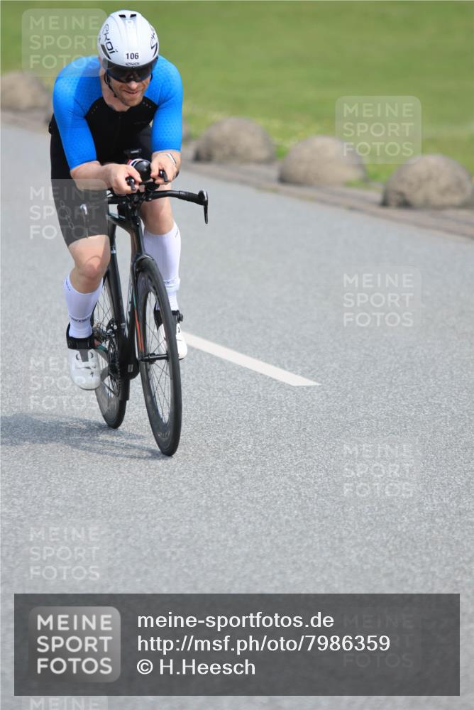 15.06.2025 - 27. Vierlanden-Triathlon H.Heesch http://msf.ph/oto/7986359 15.06.2025 11:11:12 Radfahren 77, 106, 714 meine-sportfotos.de