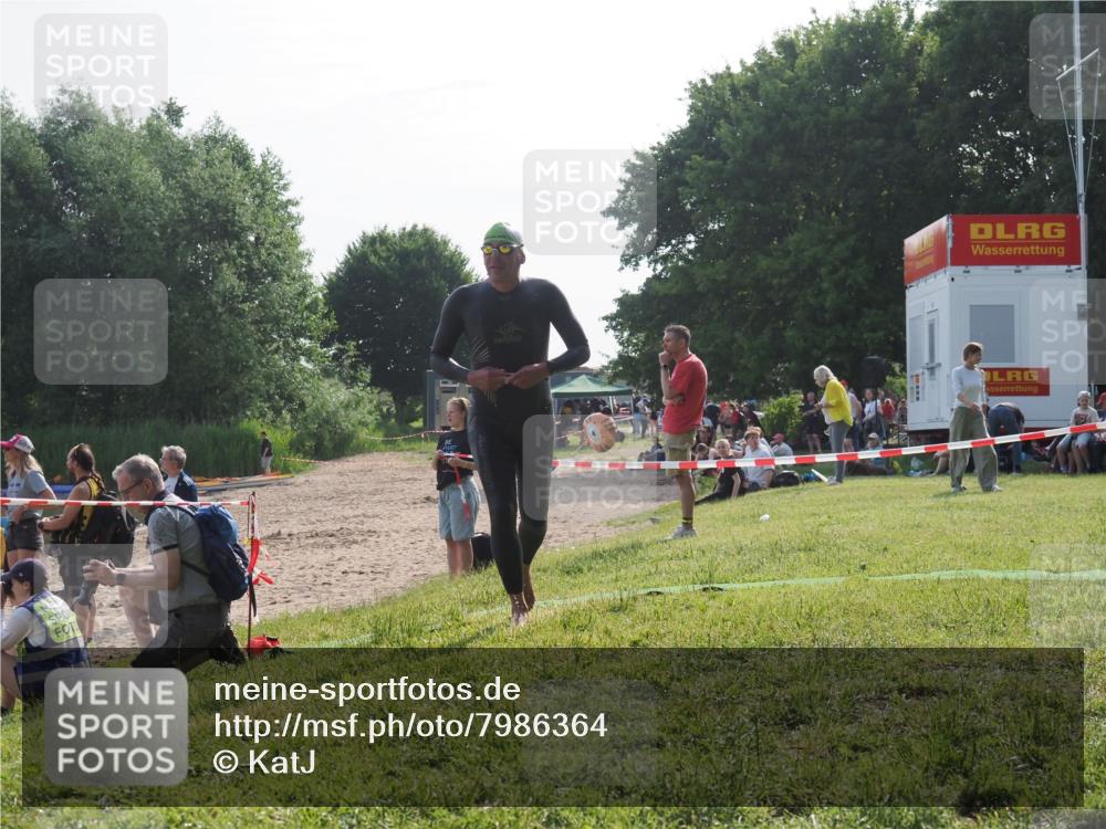 15.06.2025 - 27. Vierlanden-Triathlon KatJ http://msf.ph/oto/7986364 15.06.2025 09:01:02 Schwimmen 217 meine-sportfotos.de