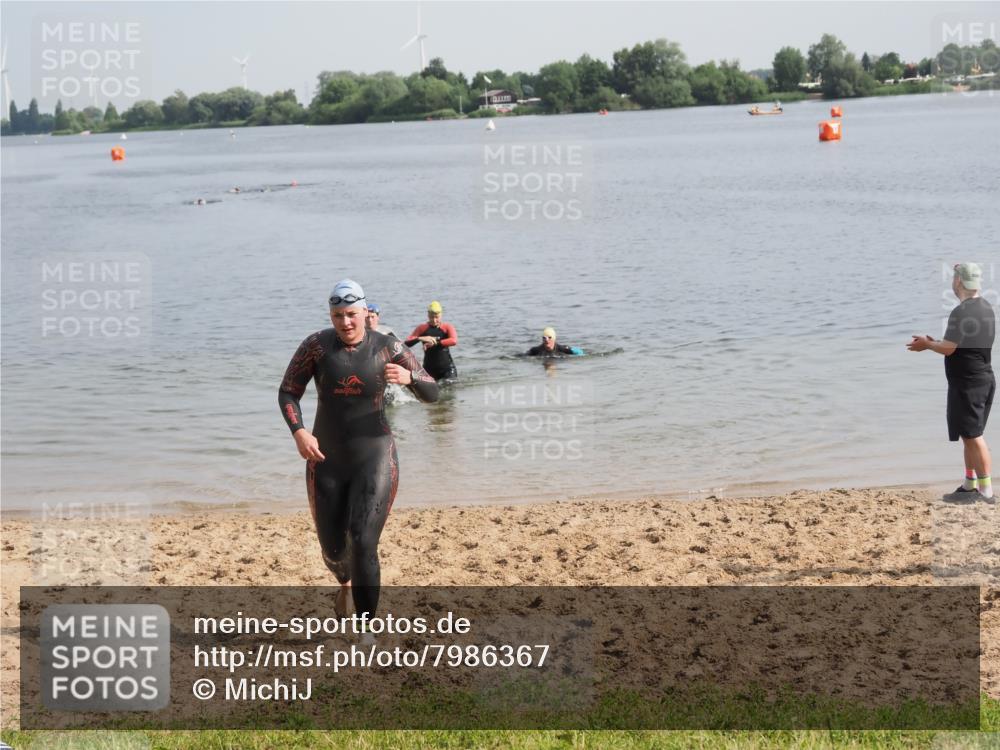21.06.2025 - 27. Vierlanden-Triathlon MichiJ http://msf.ph/oto/7986367 15.06.2026 09:11:52 Schwimmen 229, 245 meine-sportfotos.de