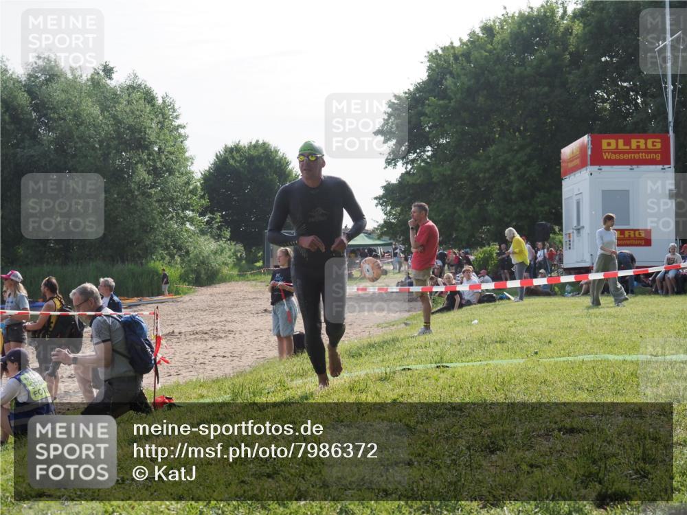 15.06.2025 - 27. Vierlanden-Triathlon KatJ http://msf.ph/oto/7986372 15.06.2025 09:01:02 Schwimmen 217 meine-sportfotos.de