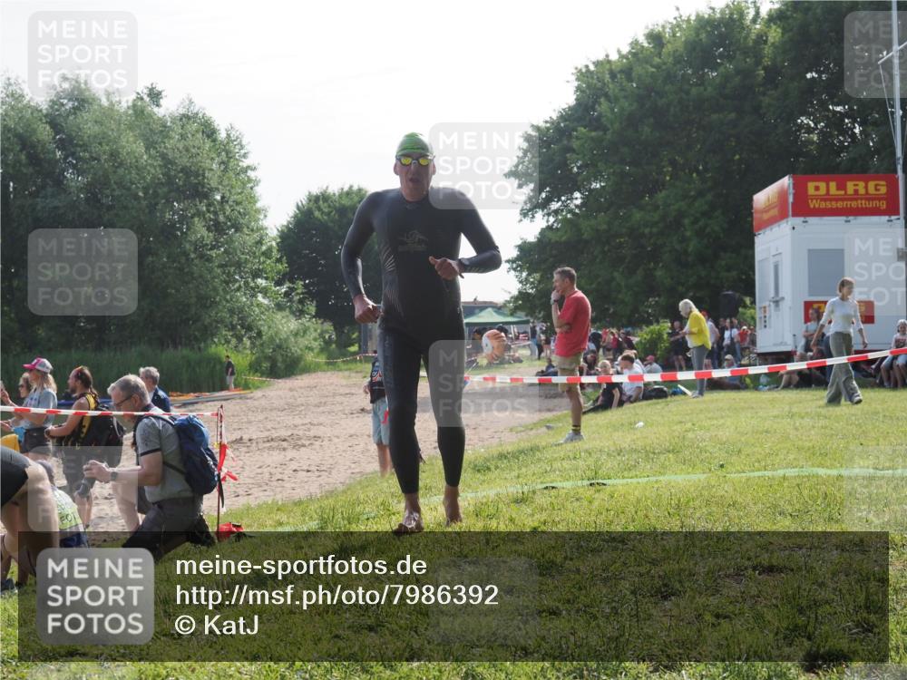 15.06.2025 - 27. Vierlanden-Triathlon KatJ http://msf.ph/oto/7986392 15.06.2025 09:01:03 Schwimmen 217 meine-sportfotos.de