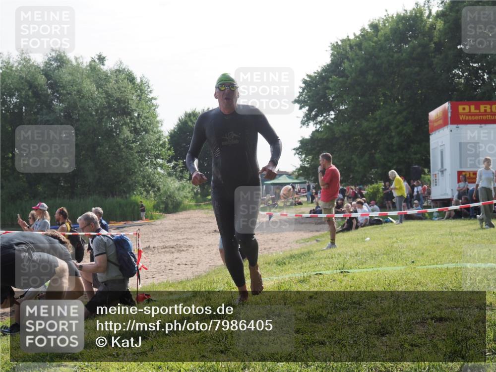 15.06.2025 - 27. Vierlanden-Triathlon KatJ http://msf.ph/oto/7986405 15.06.2025 09:01:03 Schwimmen 217 meine-sportfotos.de