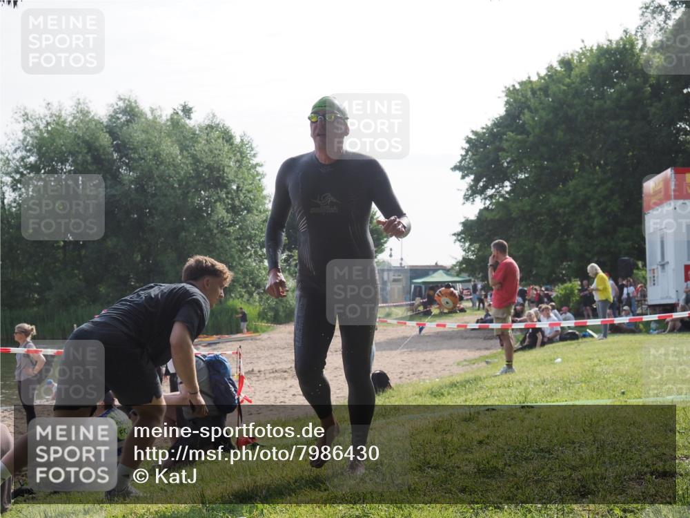 15.06.2025 - 27. Vierlanden-Triathlon KatJ http://msf.ph/oto/7986430 15.06.2025 09:01:03 Schwimmen 217 meine-sportfotos.de