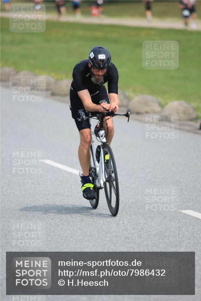 15.06.2025 - 27. Vierlanden-Triathlon H.Heesch http://msf.ph/oto/7986432 15.06.2025 11:11:26 Radfahren 59, 67, 88, 116, 127, 646 meine-sportfotos.de