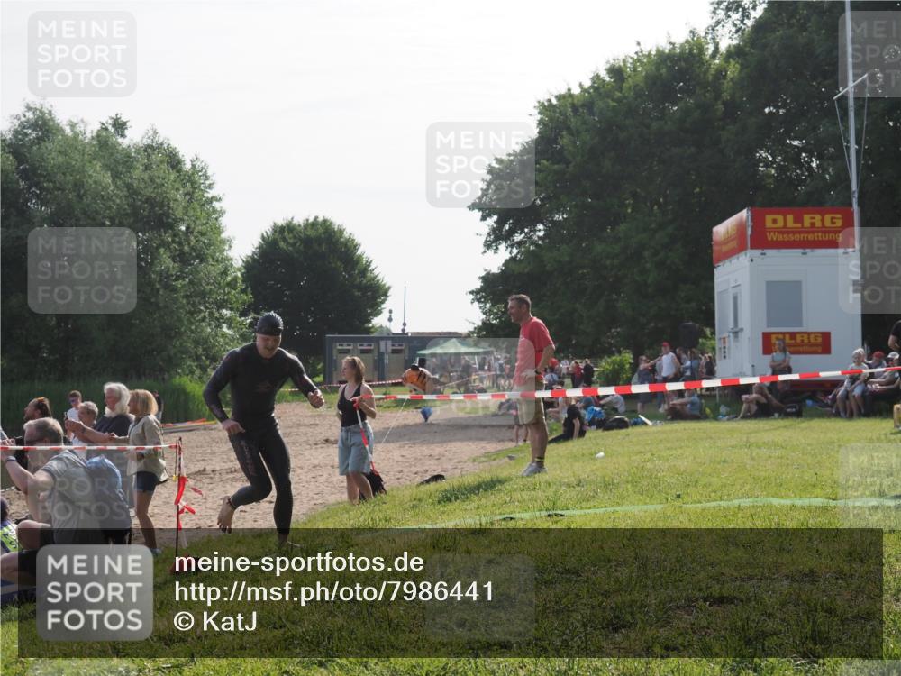 15.06.2025 - 27. Vierlanden-Triathlon KatJ http://msf.ph/oto/7986441 15.06.2025 09:01:49 Schwimmen 242 meine-sportfotos.de