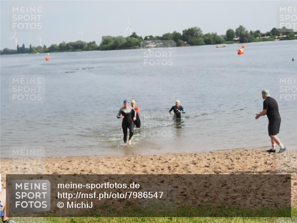 21.06.2025 - 27. Vierlanden-Triathlon MichiJ http://msf.ph/oto/7986547 15.06.2026 09:11:55 Schwimmen 215, 229, 245 meine-sportfotos.de