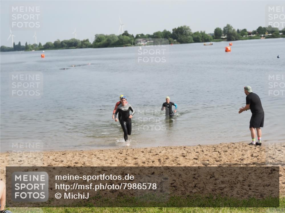 21.06.2025 - 27. Vierlanden-Triathlon MichiJ http://msf.ph/oto/7986578 15.06.2026 09:11:56 Schwimmen 215, 229, 245 meine-sportfotos.de