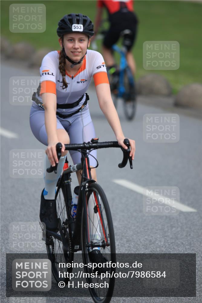 15.06.2025 - 27. Vierlanden-Triathlon H.Heesch http://msf.ph/oto/7986584 15.06.2025 11:12:35 Radfahren 82, 553, 572, 578, 696 meine-sportfotos.de