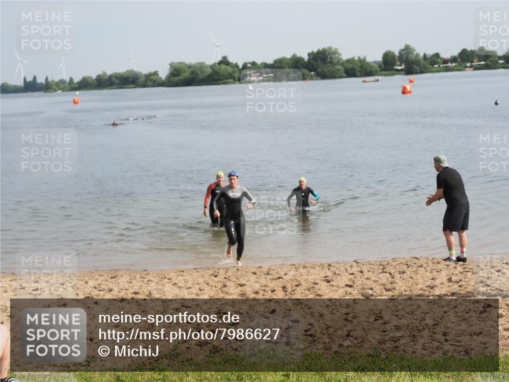 21.06.2025 - 27. Vierlanden-Triathlon MichiJ http://msf.ph/oto/7986627 15.06.2026 09:11:56 Schwimmen 215, 229, 245 meine-sportfotos.de