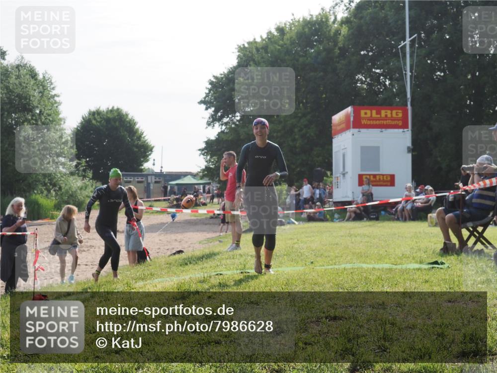 15.06.2025 - 27. Vierlanden-Triathlon KatJ http://msf.ph/oto/7986628 15.06.2025 09:01:57 Schwimmen 196, 206, 214, 242 meine-sportfotos.de