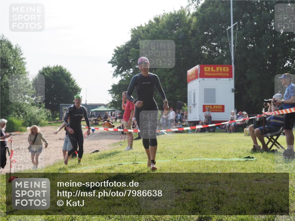 15.06.2025 - 27. Vierlanden-Triathlon KatJ http://msf.ph/oto/7986638 15.06.2025 09:01:57 Schwimmen 196, 206, 214, 242 meine-sportfotos.de