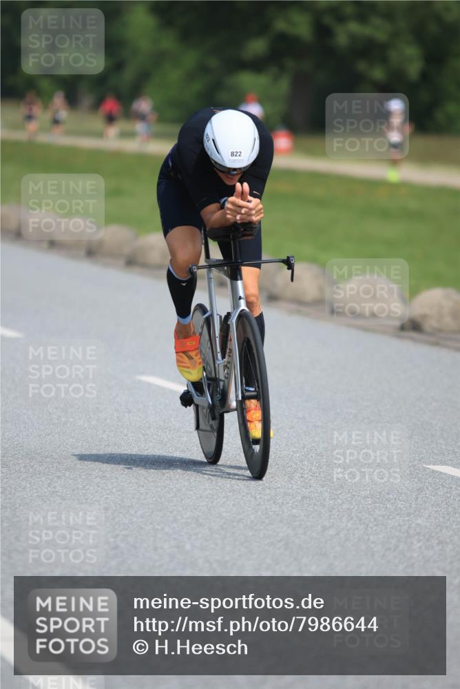 15.06.2025 - 27. Vierlanden-Triathlon H.Heesch http://msf.ph/oto/7986644 15.06.2025 11:34:30 Radfahren 250, 740, 822, 905, 935 meine-sportfotos.de