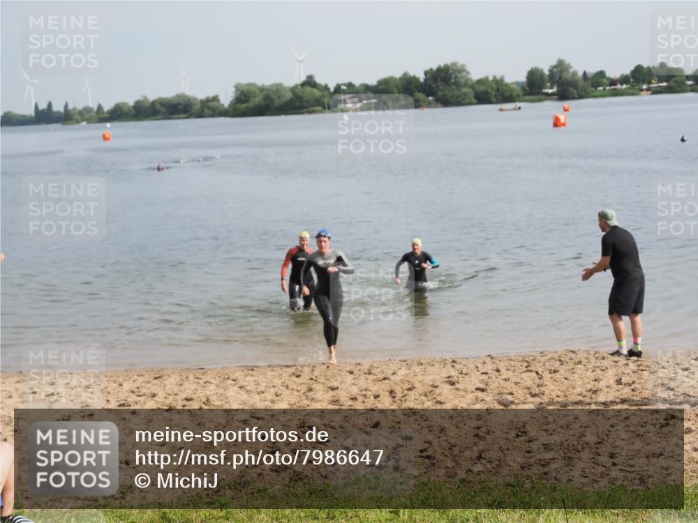 21.06.2025 - 27. Vierlanden-Triathlon MichiJ http://msf.ph/oto/7986647 15.06.2026 09:11:56 Schwimmen 215, 229, 245 meine-sportfotos.de