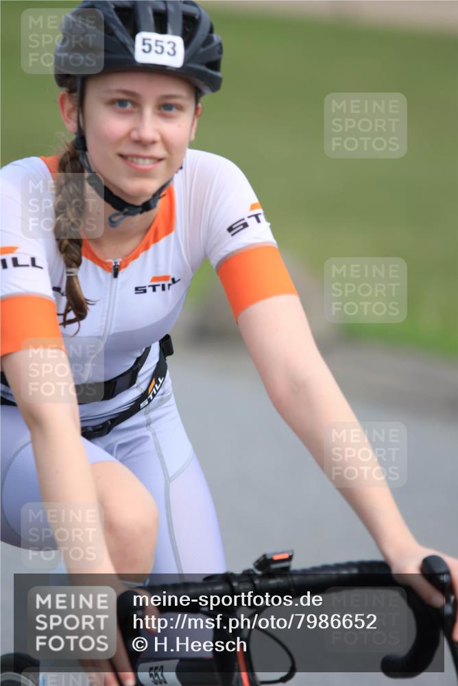 15.06.2025 - 27. Vierlanden-Triathlon H.Heesch http://msf.ph/oto/7986652 15.06.2025 11:12:36 Radfahren 553, 572, 578, 696 meine-sportfotos.de