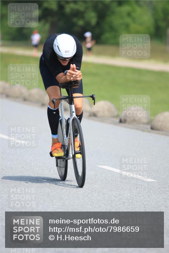 15.06.2025 - 27. Vierlanden-Triathlon H.Heesch http://msf.ph/oto/7986659 15.06.2025 11:34:30 Radfahren 250, 740, 822, 905, 935 meine-sportfotos.de