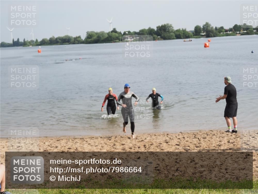 21.06.2025 - 27. Vierlanden-Triathlon MichiJ http://msf.ph/oto/7986664 15.06.2026 09:11:57 Schwimmen 201, 215, 229, 245 meine-sportfotos.de