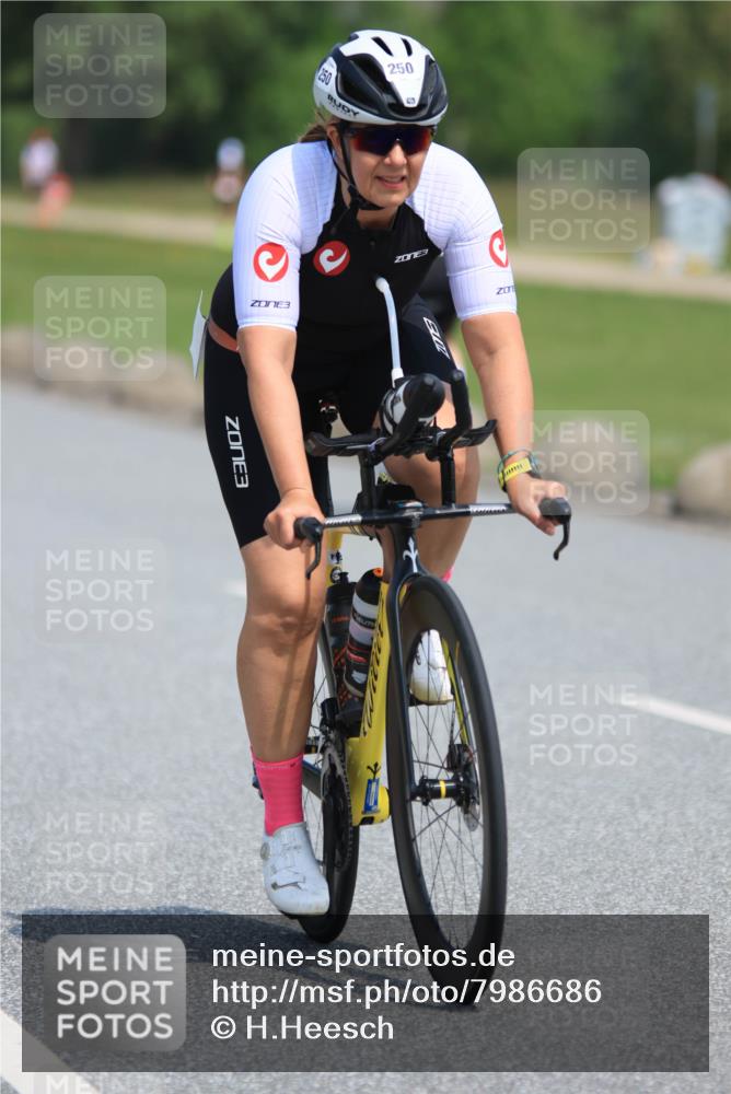 15.06.2025 - 27. Vierlanden-Triathlon H.Heesch http://msf.ph/oto/7986686 15.06.2025 11:34:31 Radfahren 250, 740, 822, 905, 935 meine-sportfotos.de