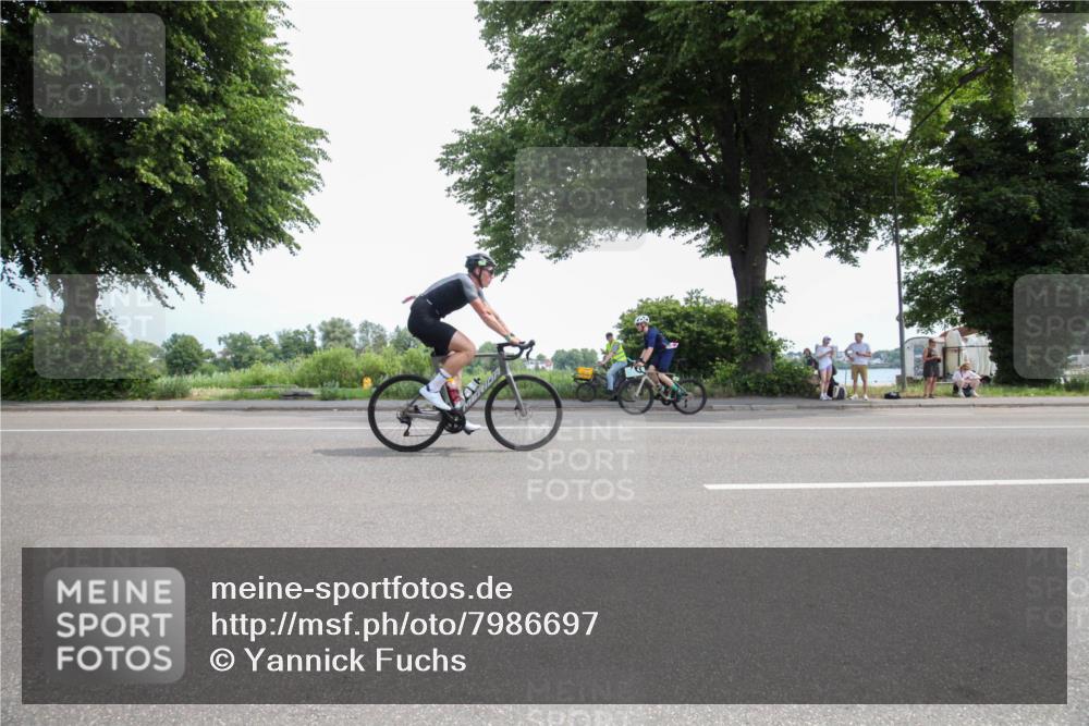 15.06.2025 - 7 Türme Triathlon Yannick Fuchs http://msf.ph/oto/7986697 15.06.2025 12:16:43 Radfahren 204, 278, 317, 406, 658 meine-sportfotos.de