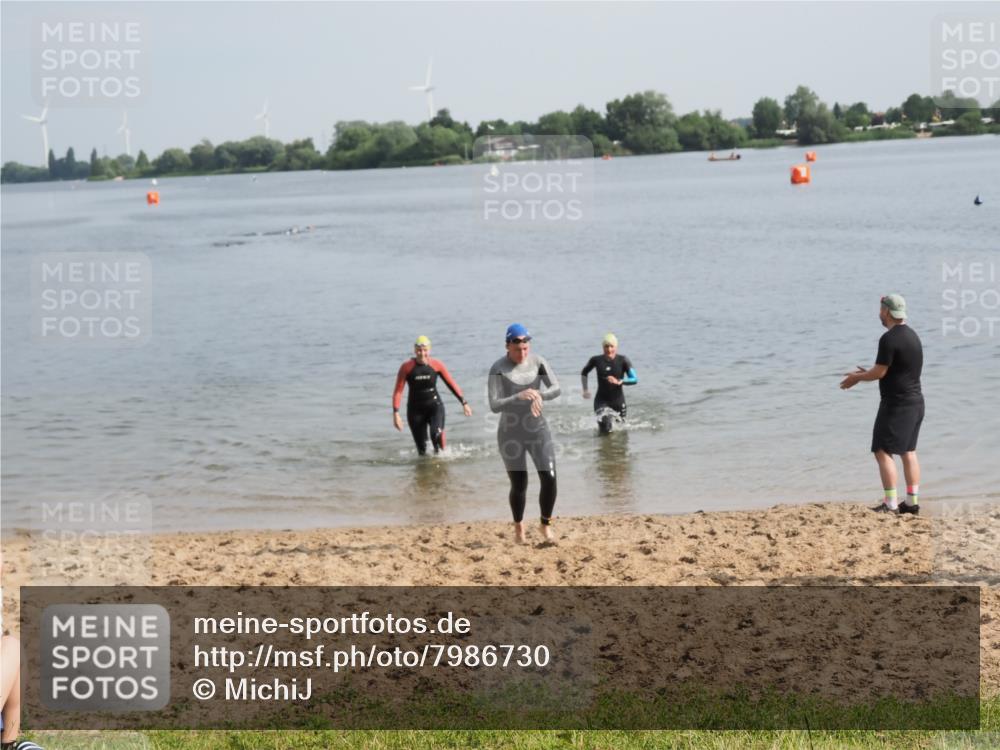 21.06.2025 - 27. Vierlanden-Triathlon MichiJ http://msf.ph/oto/7986730 15.06.2026 09:11:57 Schwimmen 201, 215, 229, 245 meine-sportfotos.de