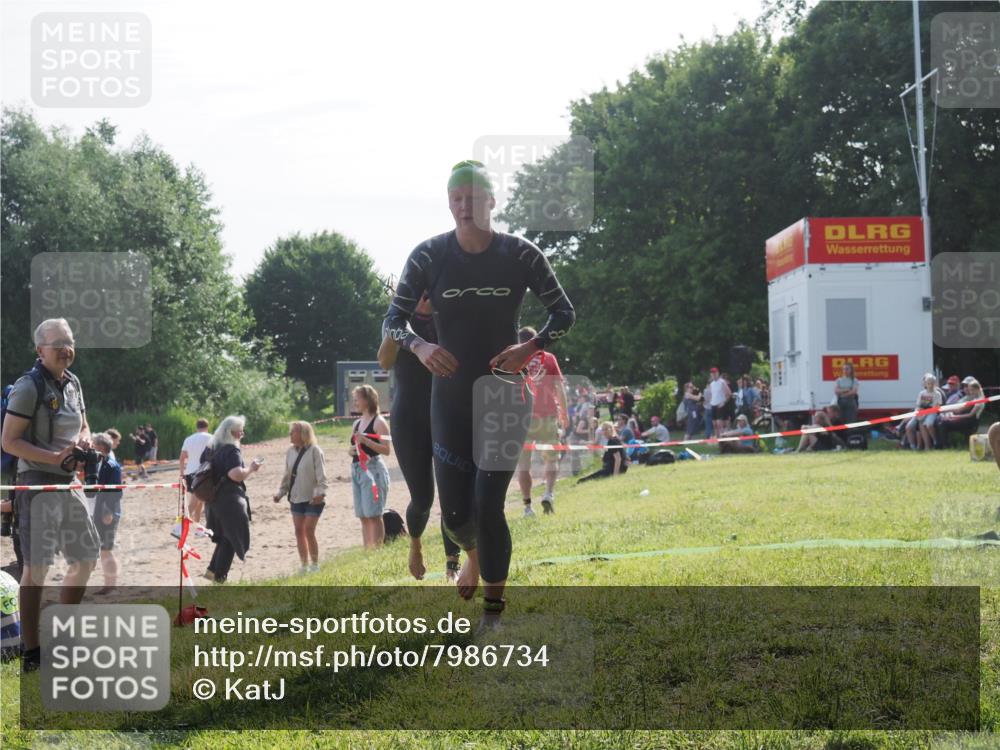 15.06.2025 - 27. Vierlanden-Triathlon KatJ http://msf.ph/oto/7986734 15.06.2025 09:02:00 Schwimmen 196, 206, 214 meine-sportfotos.de