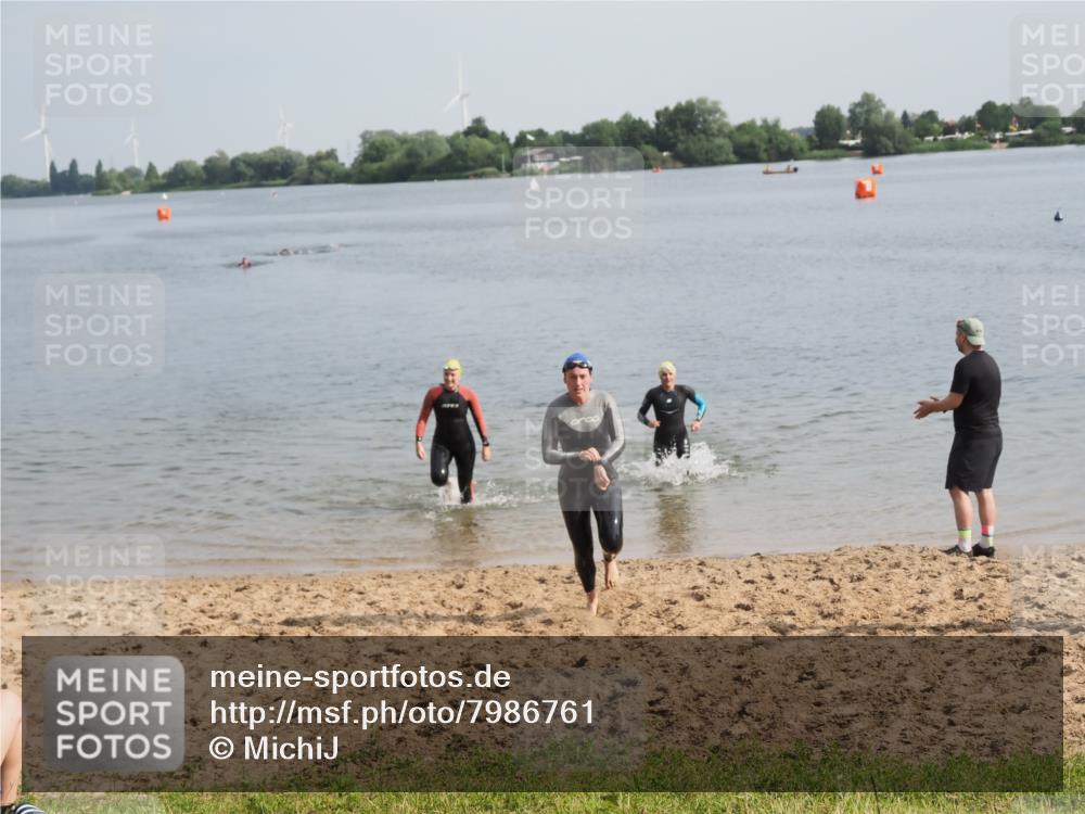 21.06.2025 - 27. Vierlanden-Triathlon MichiJ http://msf.ph/oto/7986761 15.06.2026 09:11:58 Schwimmen 201, 215, 229, 245 meine-sportfotos.de