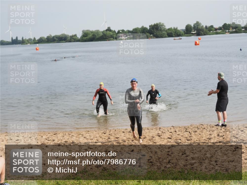 21.06.2025 - 27. Vierlanden-Triathlon MichiJ http://msf.ph/oto/7986776 15.06.2026 09:11:58 Schwimmen 201, 215, 229, 245 meine-sportfotos.de