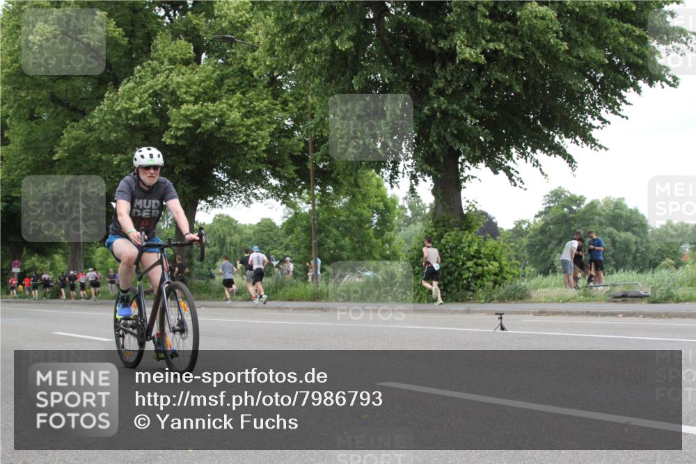 15.06.2025 - 7 Türme Triathlon Yannick Fuchs http://msf.ph/oto/7986793 15.06.2025 13:52:01 Radfahren  meine-sportfotos.de