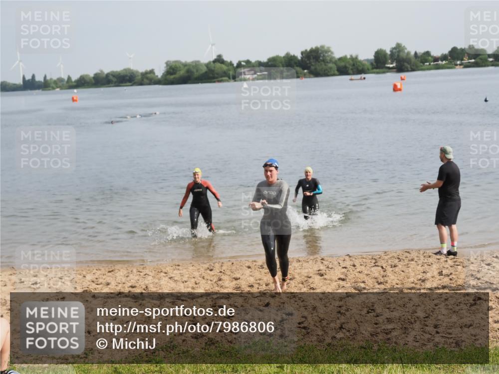 21.06.2025 - 27. Vierlanden-Triathlon MichiJ http://msf.ph/oto/7986806 15.06.2026 09:11:58 Schwimmen 201, 215, 229, 245 meine-sportfotos.de