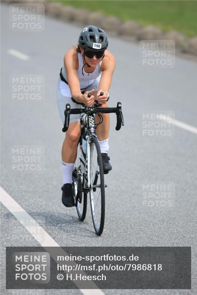 15.06.2025 - 27. Vierlanden-Triathlon H.Heesch http://msf.ph/oto/7986818 15.06.2025 11:15:36 Radfahren 65, 147, 198, 531, 658, 670 meine-sportfotos.de