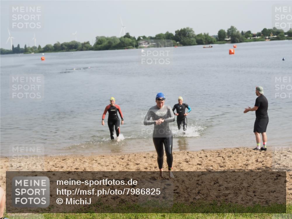 21.06.2025 - 27. Vierlanden-Triathlon MichiJ http://msf.ph/oto/7986825 15.06.2026 09:11:58 Schwimmen 201, 215, 229, 245 meine-sportfotos.de