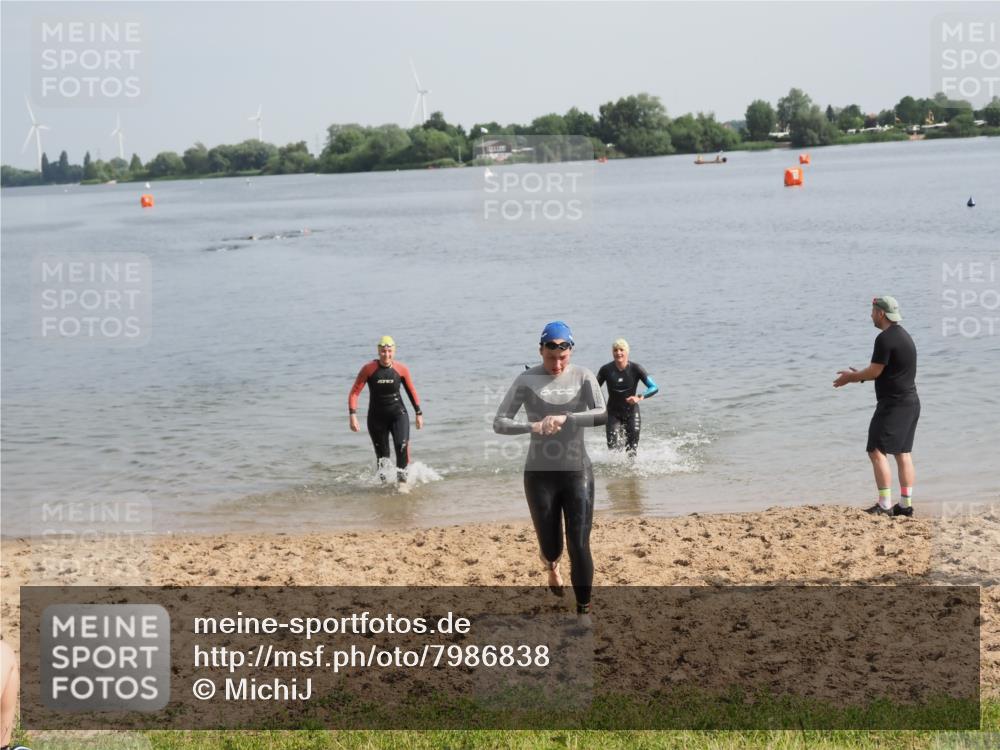 21.06.2025 - 27. Vierlanden-Triathlon MichiJ http://msf.ph/oto/7986838 15.06.2026 09:11:58 Schwimmen 201, 215, 229, 245 meine-sportfotos.de