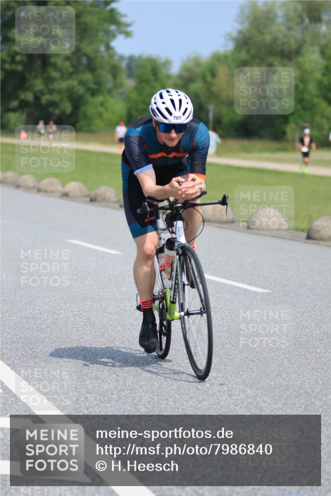 15.06.2025 - 27. Vierlanden-Triathlon H.Heesch http://msf.ph/oto/7986840 15.06.2025 11:34:50 Radfahren 638, 707, 760, 894, 961 meine-sportfotos.de