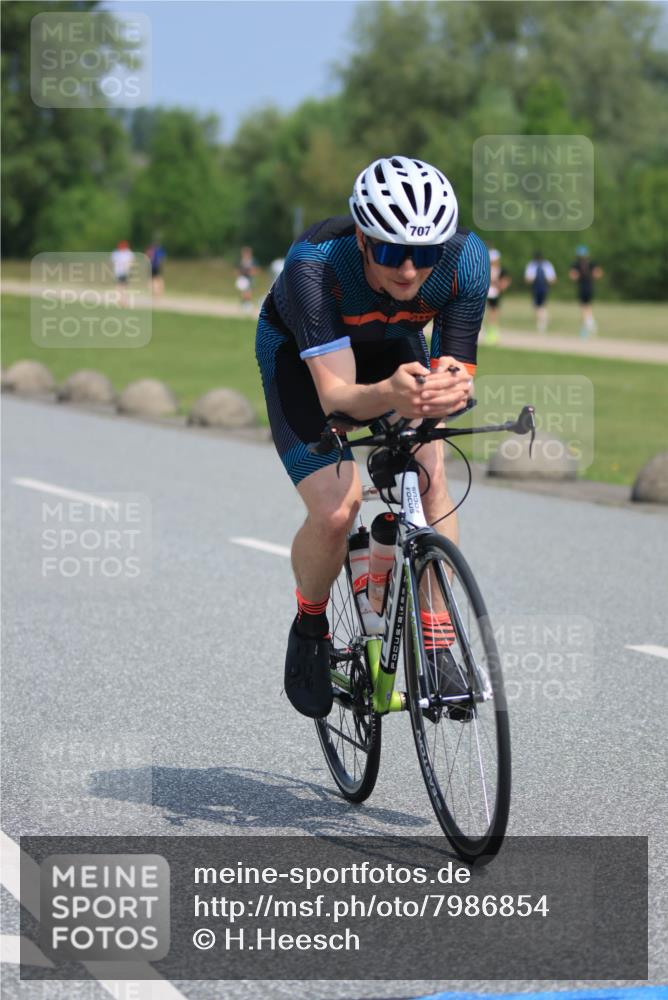 15.06.2025 - 27. Vierlanden-Triathlon H.Heesch http://msf.ph/oto/7986854 15.06.2025 11:34:51 Radfahren 638, 707, 760, 894, 961 meine-sportfotos.de