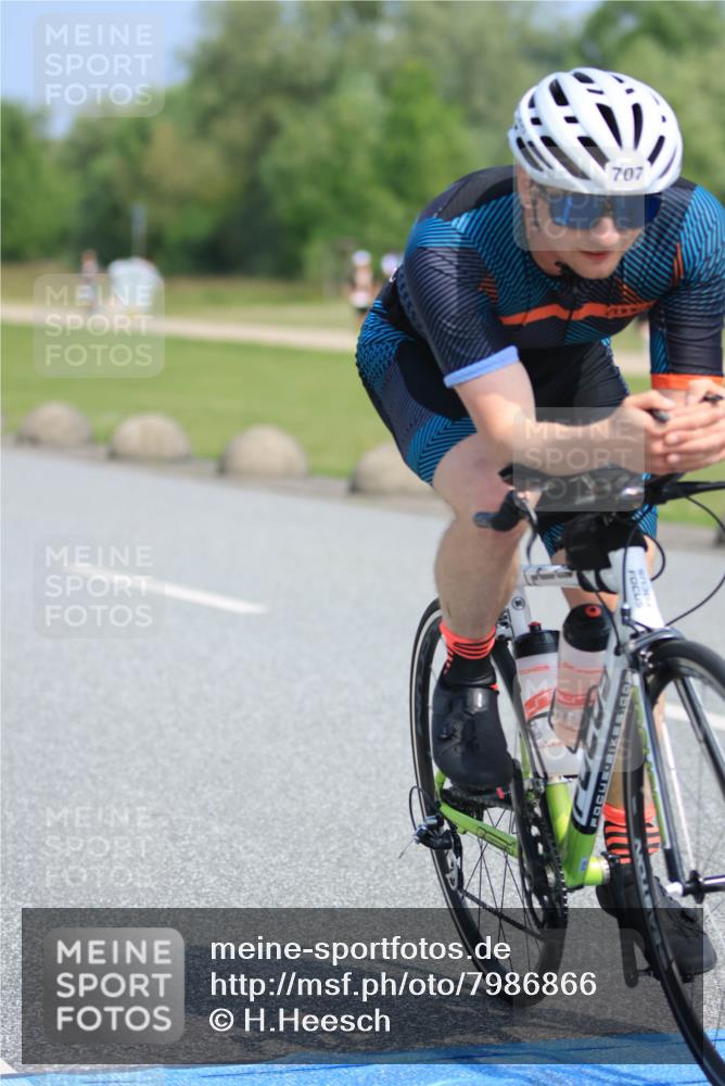 15.06.2025 - 27. Vierlanden-Triathlon H.Heesch http://msf.ph/oto/7986866 15.06.2025 11:34:51 Radfahren 638, 707, 760, 894, 961 meine-sportfotos.de