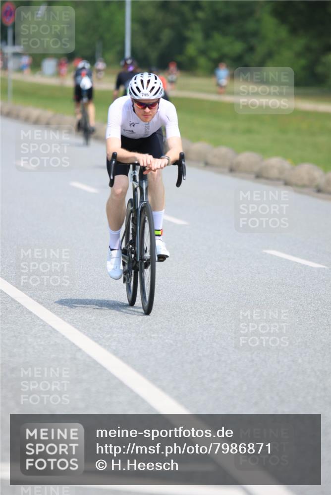 15.06.2025 - 27. Vierlanden-Triathlon H.Heesch http://msf.ph/oto/7986871 15.06.2025 11:35:01 Radfahren 662, 715 meine-sportfotos.de