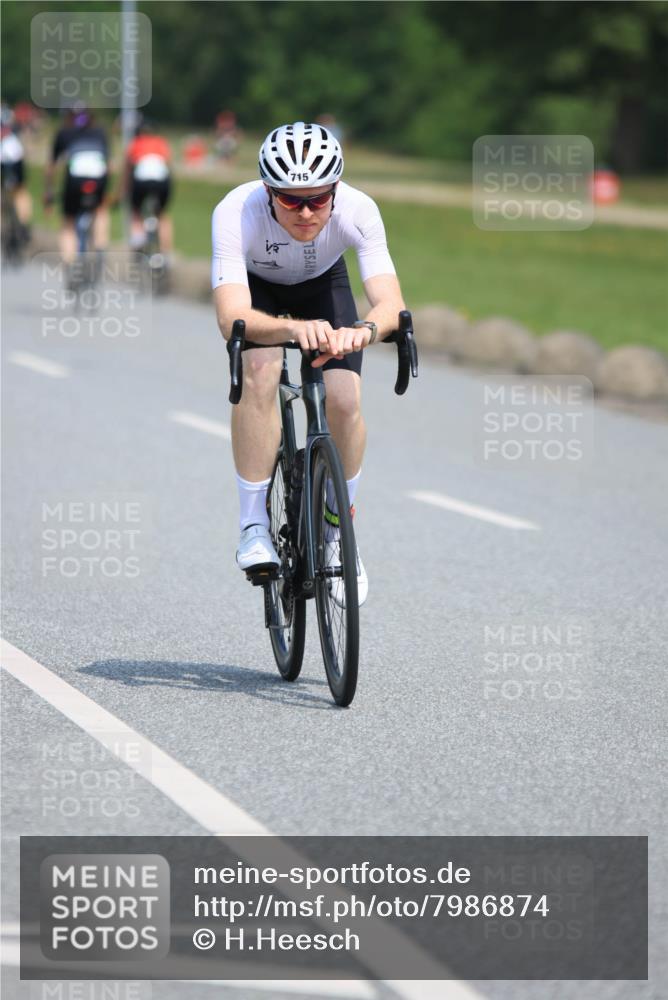 15.06.2025 - 27. Vierlanden-Triathlon H.Heesch http://msf.ph/oto/7986874 15.06.2025 11:35:01 Radfahren 662, 715 meine-sportfotos.de
