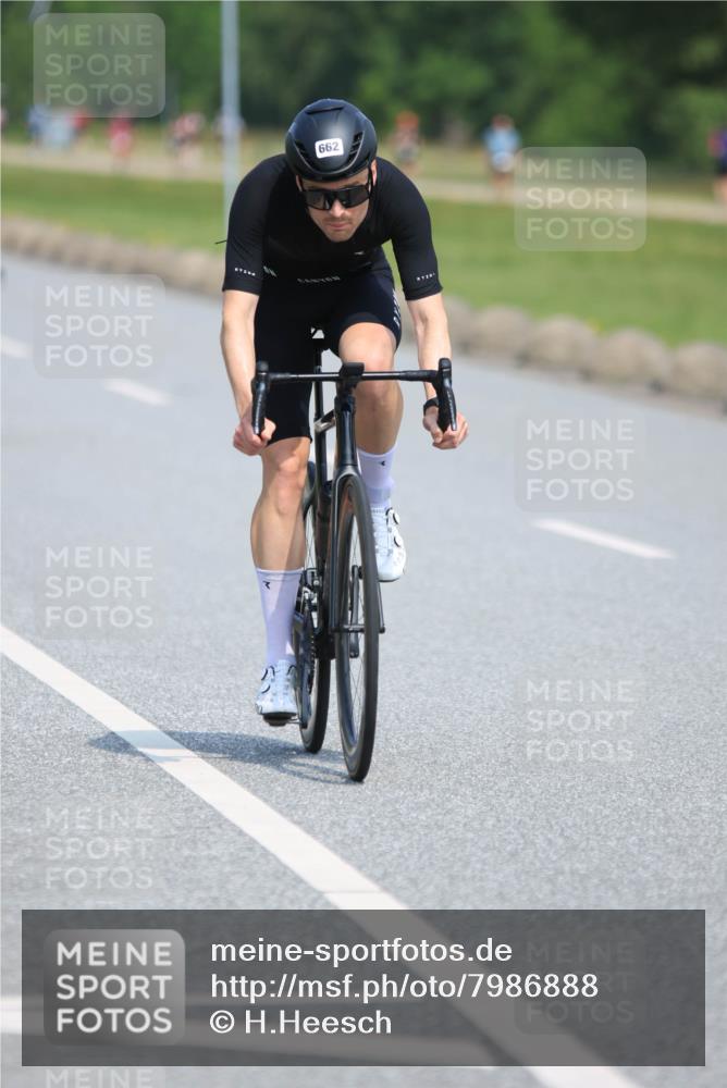 15.06.2025 - 27. Vierlanden-Triathlon H.Heesch http://msf.ph/oto/7986888 15.06.2025 11:35:05 Radfahren 662, 715 meine-sportfotos.de