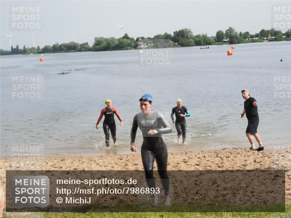 21.06.2025 - 27. Vierlanden-Triathlon MichiJ http://msf.ph/oto/7986893 15.06.2026 09:11:59 Schwimmen 201, 215, 229, 245 meine-sportfotos.de