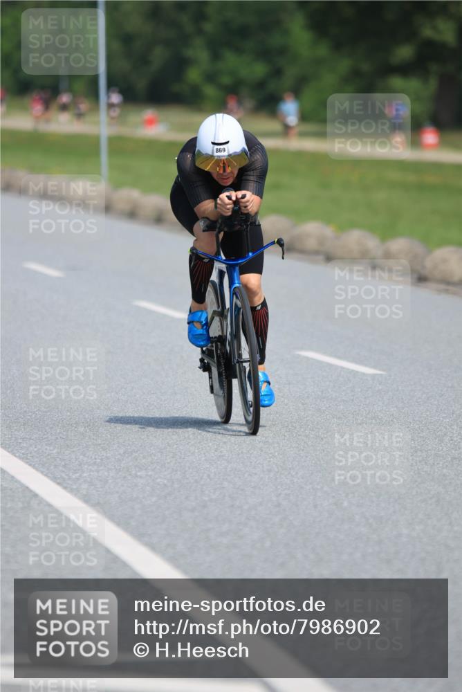 15.06.2025 - 27. Vierlanden-Triathlon H.Heesch http://msf.ph/oto/7986902 15.06.2025 11:35:06 Radfahren 662 meine-sportfotos.de