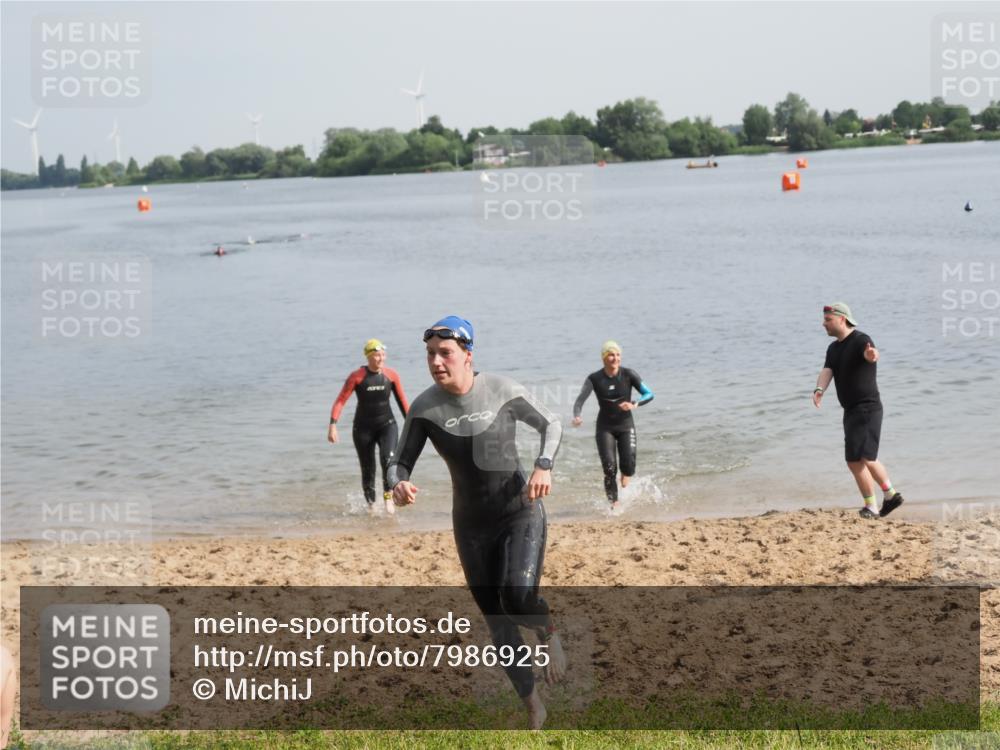 21.06.2025 - 27. Vierlanden-Triathlon MichiJ http://msf.ph/oto/7986925 15.06.2026 09:11:59 Schwimmen 201, 215, 229, 245 meine-sportfotos.de