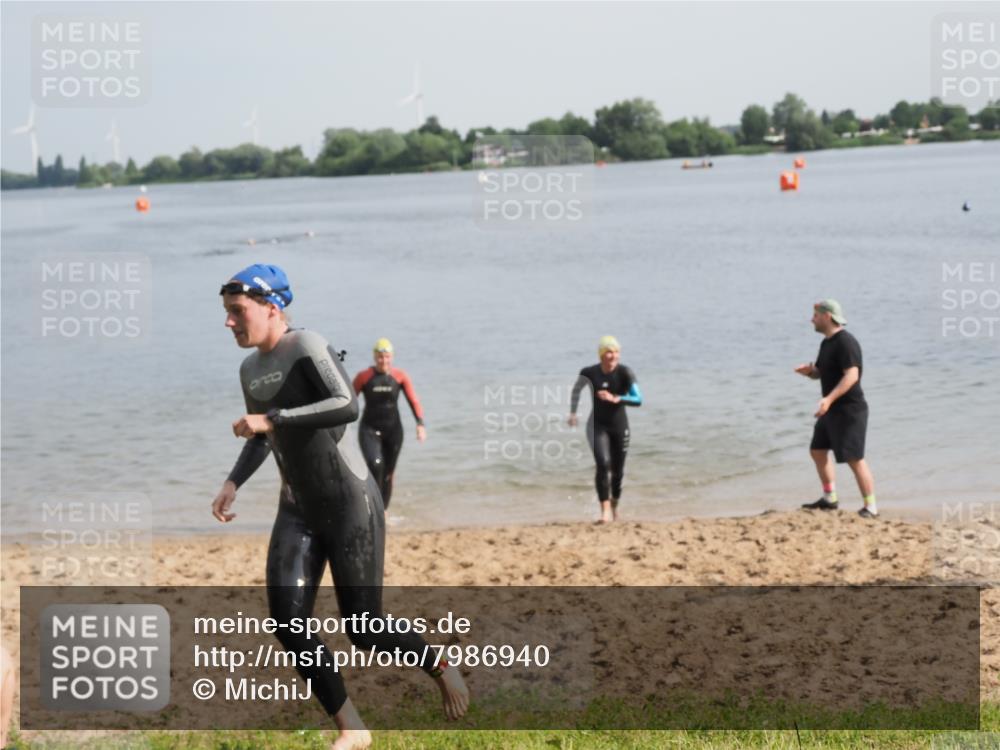21.06.2025 - 27. Vierlanden-Triathlon MichiJ http://msf.ph/oto/7986940 15.06.2026 09:12:00 Schwimmen 201, 215, 229, 245 meine-sportfotos.de
